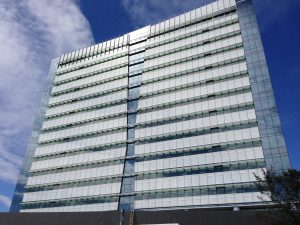 Murs rideaux réalisés par Epsylon pour la Cité Desjardins de la Coopération