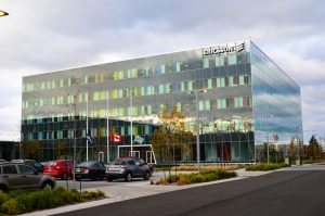 Murs rideaux réalisés par Epsylon pour le siège social de Ericsson Canada