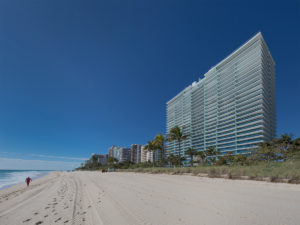 Murs rideaux réalisés par Epsylon pour le complexe résidentiel Oceana Bal Harbour