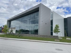 Façade architecturale réalisée par Epsylon pour la Maison des aînés Saint-Jean-Sur-Le-Richelieu